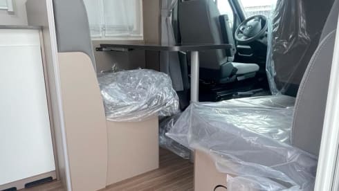 ITA CAMPER – New 5-seater semi-integral camper