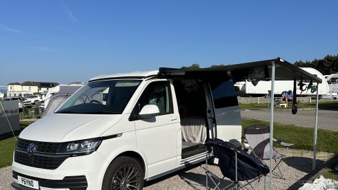 Olaf – Volkswagen campervan 2021, 4 berth, air awning available.