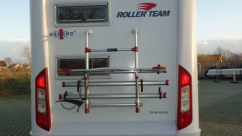Mardy – Well maintained 3 person camper (alcove) for rent