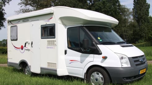 Flash 02 – Compact motorhome of 560 length with air conditioning Flash 02