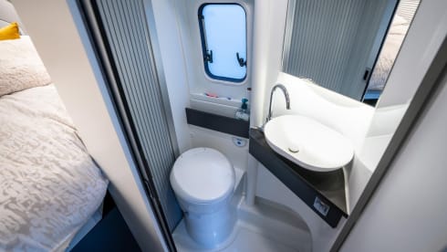 Bill – 'LUXURY' 4 berth Fiat Ducato - Adria Twin Sports 640 SGX (2022)