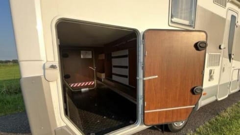 5p Mercedes-Benz alcove from 1984