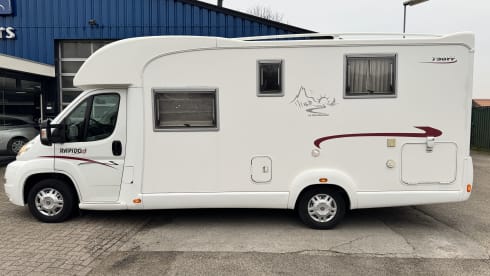 Gezinscamper – 4p Rapido semi-integrated from 2009