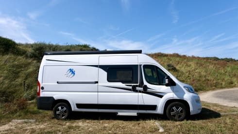 Atmospheric 4p Knaus Boxstar Family bus camper