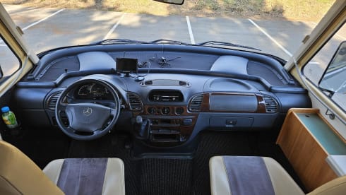 Hymer B700 per 4 persone, integrato da Mercedes del 2005, cambio automatico, patente di guida B o C