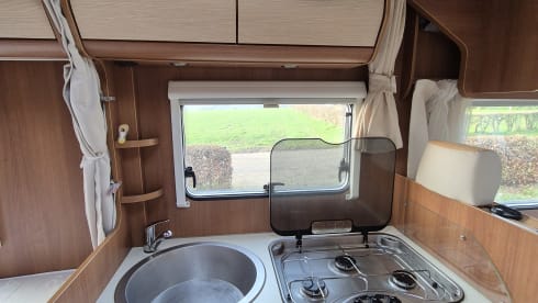 Carado semi-intégré confortable de 2013 pour 4 personnes