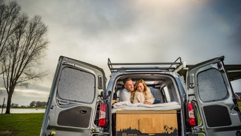 Hank – Fuel-efficient Toyota Escape Van bj2022