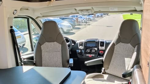 Vakantiemaatje – Adria Compact Plus SL automatic camper semi-internet 2 persons from 2019