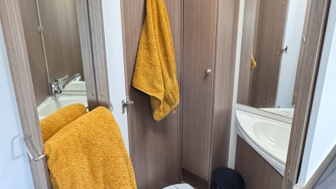 Camper FIER – Spacious 2/3 person Camper (Carado T447) from 2018 with standing height 2.08m