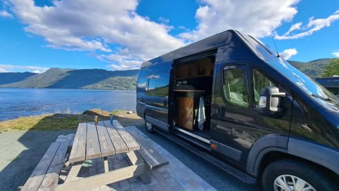 Sfeervolle buscamper voor lange mensen