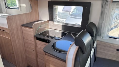 Camping-car semi-intégré automatique Sunlight 4 places à partir de 2021