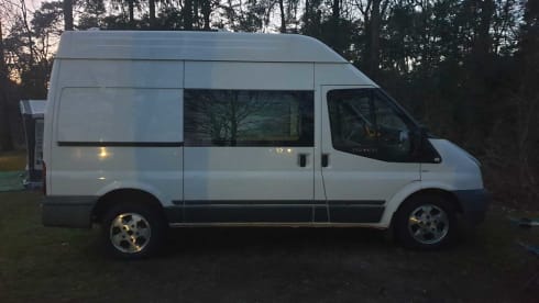 De Ford – Ford Bus camper, please note it is located in Bilbao. Transfer from airport