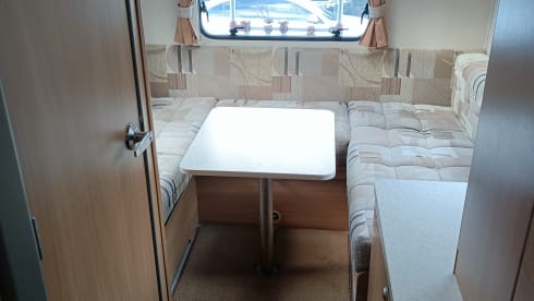 Jeffy – Jeffy – Low-Mileage, Fully Stocked Motorhome, Sleeps 6 Including Insurance!