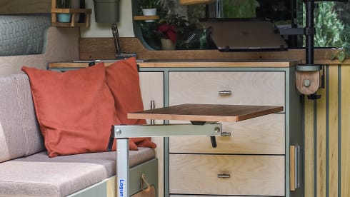 La Via – Camperbus Nissan NV400 L2H2 2personen gerenoveerd in 2023