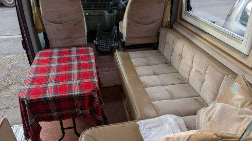 The master – 2 berth IH Oregon Renault master