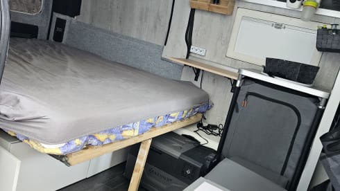 Brutus  – Opel Movano Camper Conversion (Renault Master) 1.80x2.00m Bed