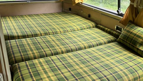 Sandy Beach Bus – 3p Volkswagen campervan from 1973