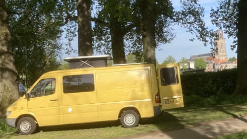 Sunshine – Kingsize bed camper van, recently installed