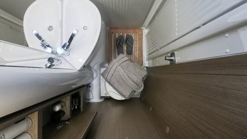 Carado T338 (splinternieuw!!) – Luxurious and fully equipped camper with length beds. Ultimate Freedom! 