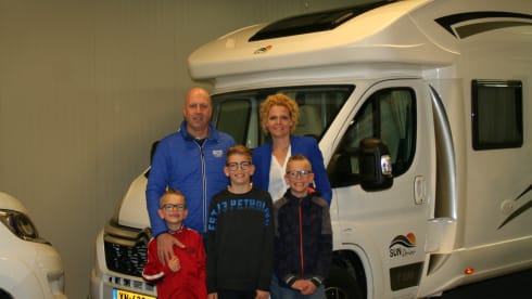 T595 – New SUNDRIVER semi-integrated motorhome (max. 5 people)