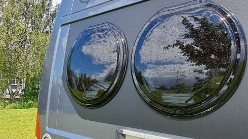 Autobus Malibu pronto per l'avventura 