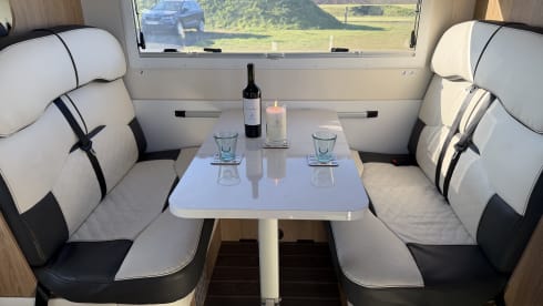 The Stag  – 6 berth Roller Team auto roller 746 