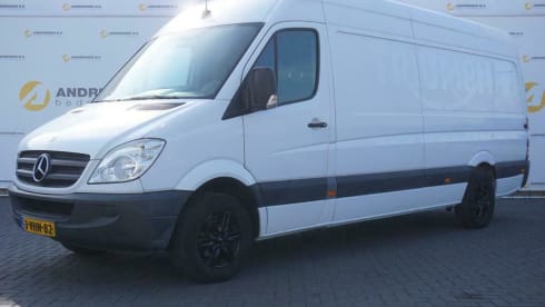 Mercedes Sprinter Gezinscamper voor 4 personen 