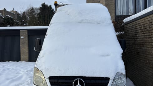 StoryBus  – Mercedes-Benz Wohnmobil für 2 Personen aus dem Jahr 2009