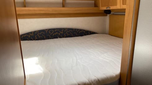 Beautiful camper with XXL garage and super layout!