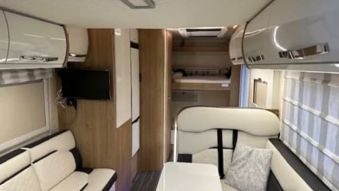 IONA – Luxury RollerTeam Autoroller 707   6 berth/6 seatbelts