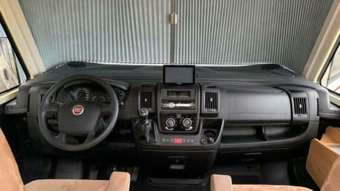 Moby – Compacte 4 persoons integraal camper, met toch heel veel ruimte..