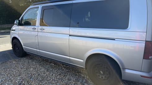 Volkswagen Transporter T6.1 2021 con 4 posti letto! 