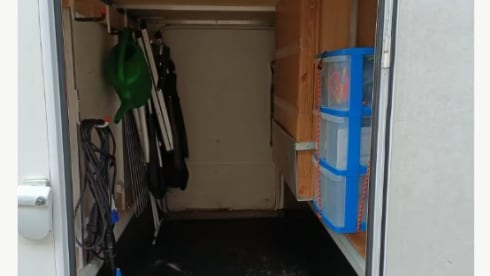 Nice 6-person alcove camper for rent