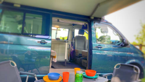 Toontje – Toontje: 4p Volkswagen campervan from 2017