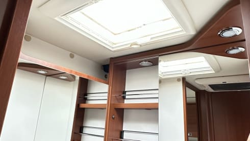 Volledig off-grid reizen met onze comfortabel uitgeruste 2p camper