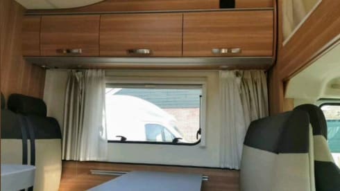 Cara  – Nice spacious alcove camper