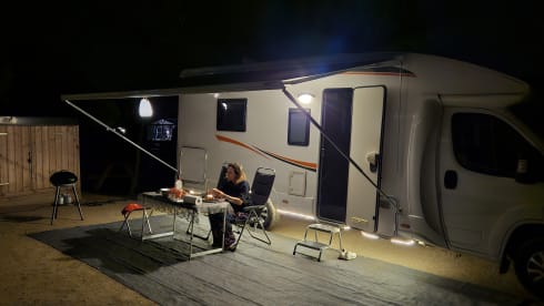 Voyager – impeccable 4p semi-integrated camper from 2017