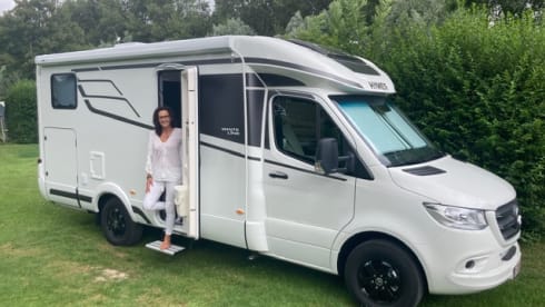 TOPPIE – Hymer 2 places semi-intégré à partir de 2023 Mercedes