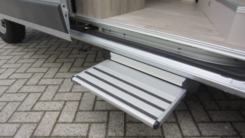 2 p. bus camper with longitudinal beds (AmorA 2017)