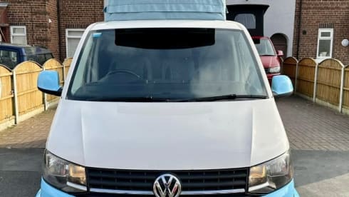 Road surfer – 4 berth Volkswagen campervan from 2017