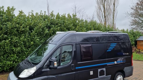 OFF-GRID – Very nice and fully equipped bus camper!