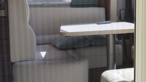 "Flieger" – Semi-integrated top mobile home Euramobil Profila RS ****