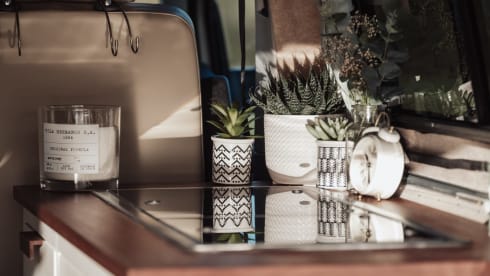 Amari – Escape the ordinary in our cosy, country cottage on wheels!