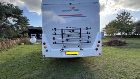 Charlie – High-Spec 5 berth Roller Team Motorhome - Free Wifi & Insurance - 2024