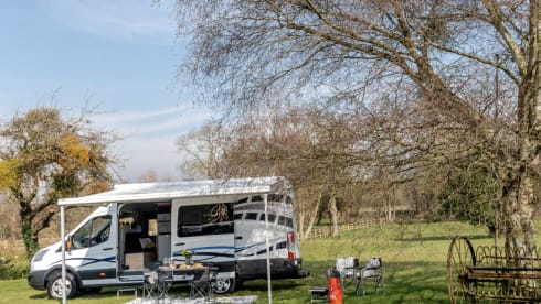 Hugo Away – Ford Transit Jumbo (Insurance included)