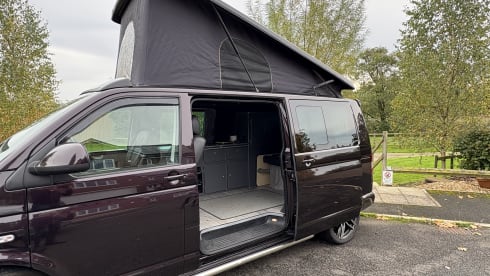 Ronnie – 4 berth Volkswagen campervan 2015