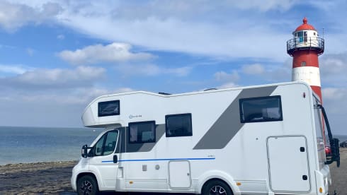 The Beast – Very recent, luxurious 4-person alcove camper