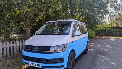 Colin – VW campervan, pop-top 4 berth