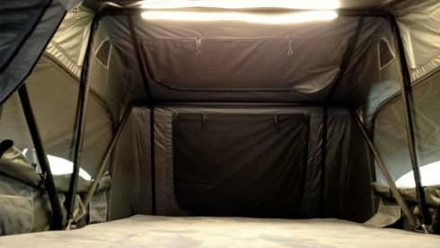 Disco – 2p Land Rover with roof tent 