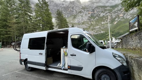 Mooi omgebouwde bus voor twee personen!